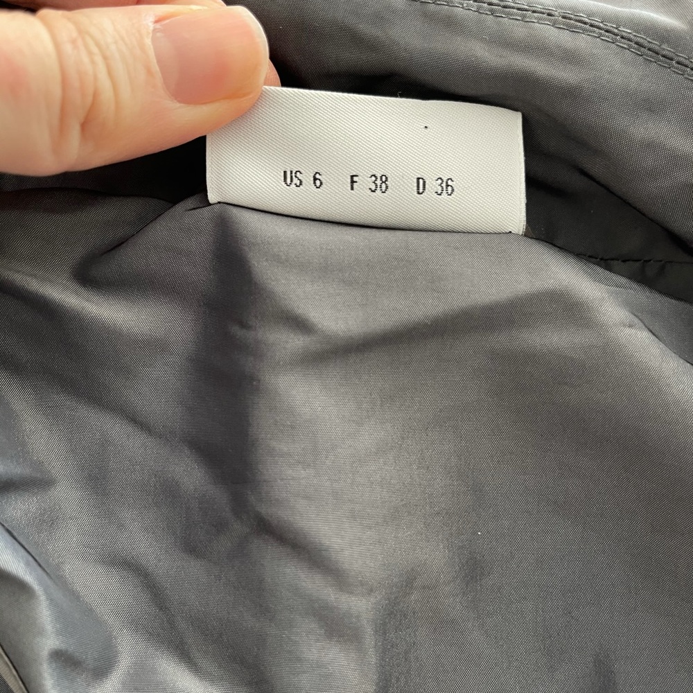 Akris Punto Lightweight Charcoal Trench Coat - Picture 5 of 6